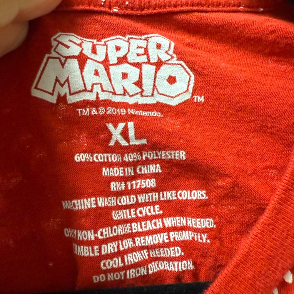 Super Mario Bros T-Shirt. XL. Excellent Condition. Red with White Splatters. - Picture 4 of 6